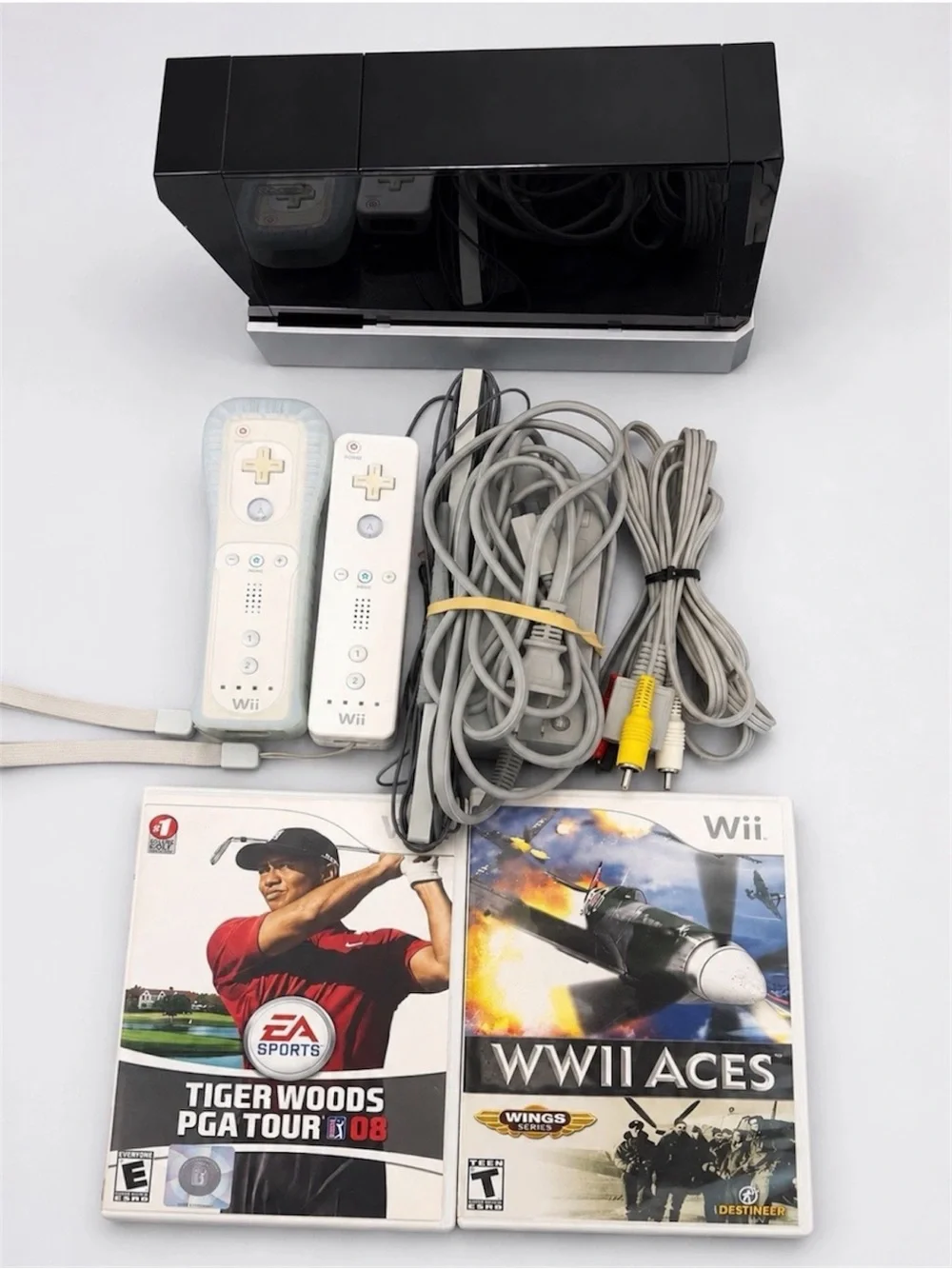 Nintendo Wii Console Bundle in Black with White Remotes and Games